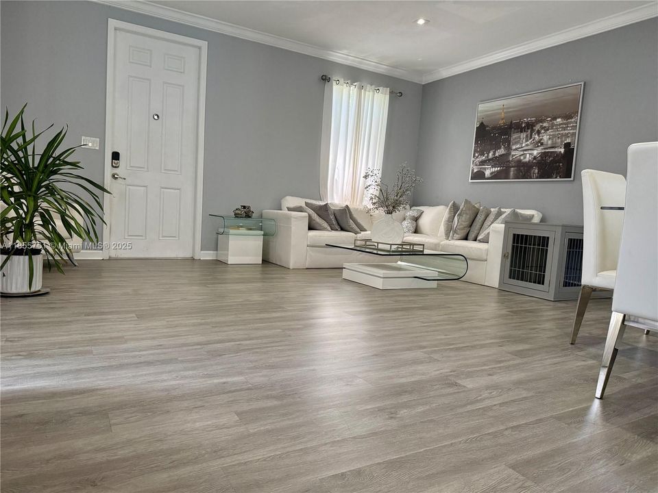 En Venta: $925,000 (4 camas, 3 baños, 2429 Pies cuadrados)