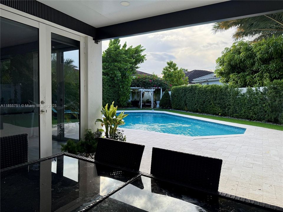 En Venta: $925,000 (4 camas, 3 baños, 2429 Pies cuadrados)