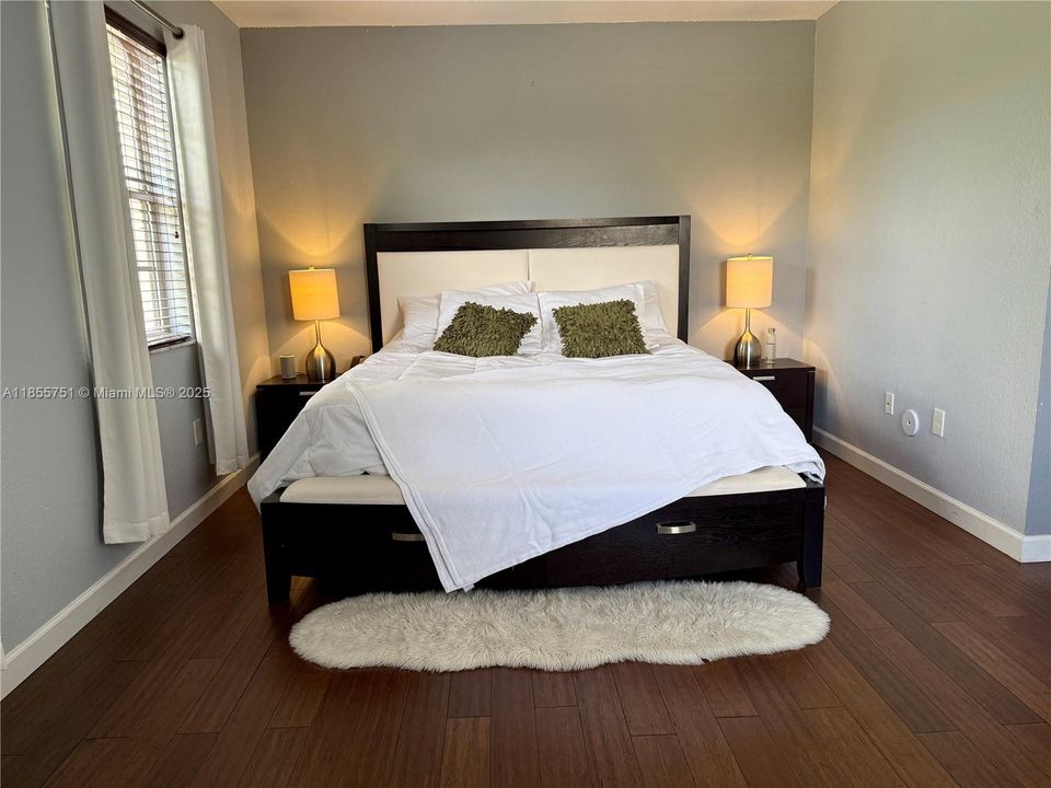 En Venta: $925,000 (4 camas, 3 baños, 2429 Pies cuadrados)