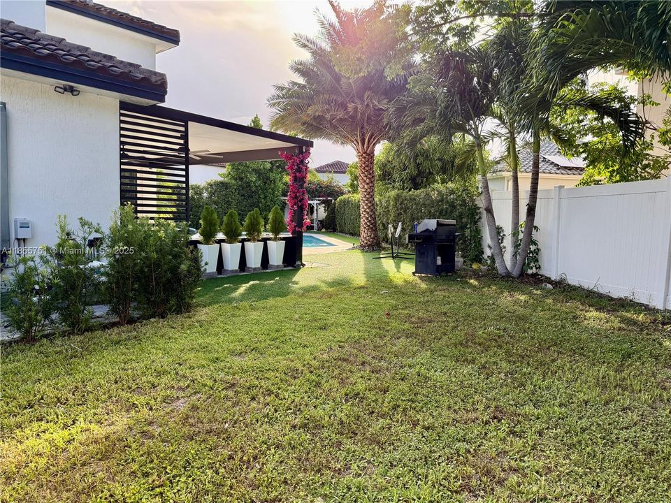 En Venta: $925,000 (4 camas, 3 baños, 2429 Pies cuadrados)