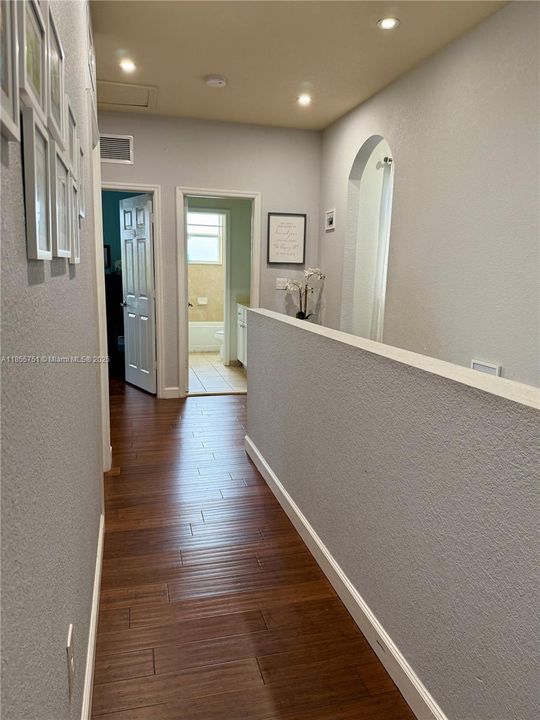 En Venta: $925,000 (4 camas, 3 baños, 2429 Pies cuadrados)