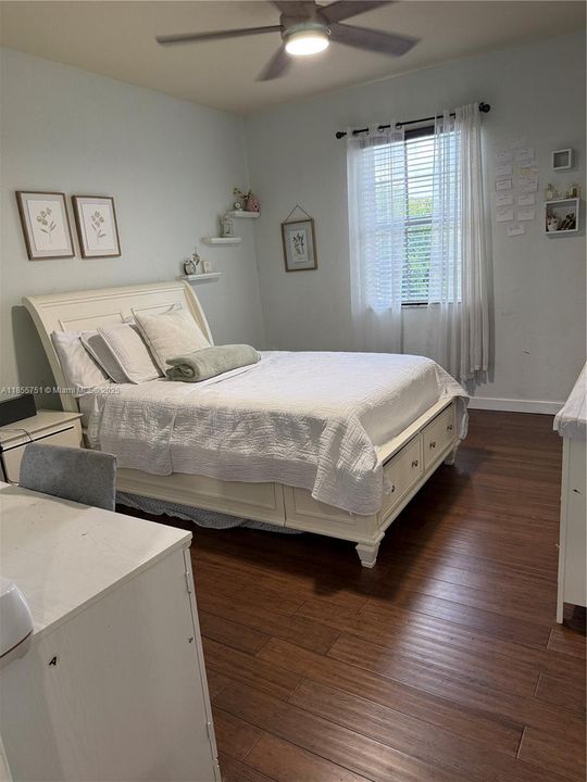 En Venta: $925,000 (4 camas, 3 baños, 2429 Pies cuadrados)