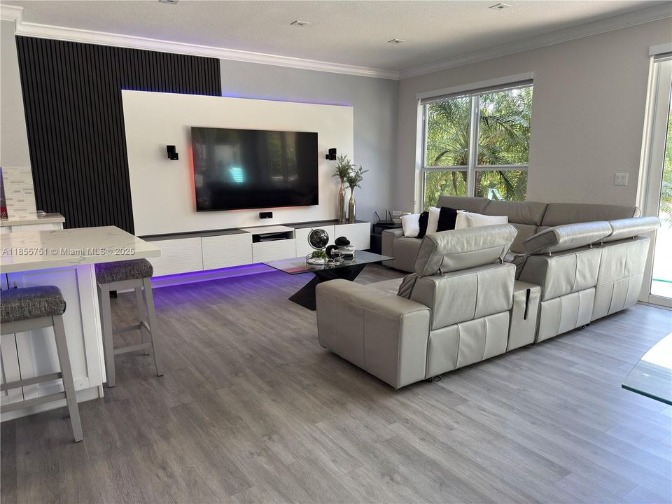 En Venta: $925,000 (4 camas, 3 baños, 2429 Pies cuadrados)