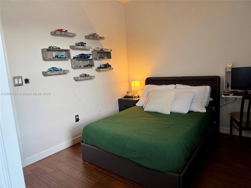 En Venta: $925,000 (4 camas, 3 baños, 2429 Pies cuadrados)