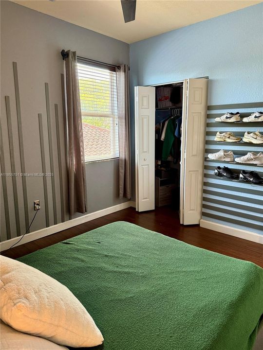 En Venta: $925,000 (4 camas, 3 baños, 2429 Pies cuadrados)