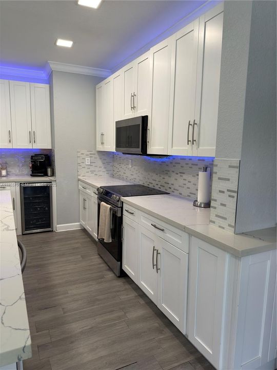 En Venta: $925,000 (4 camas, 3 baños, 2429 Pies cuadrados)