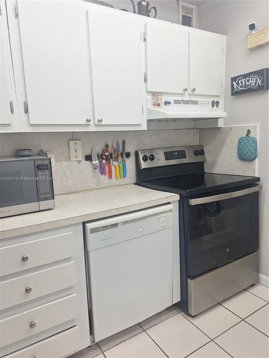 Active With Contract: $149,900 (1 beds, 1 baths, 760 Square Feet)