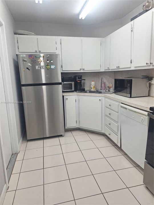 Active With Contract: $149,900 (1 beds, 1 baths, 760 Square Feet)