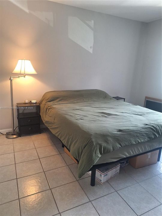 Active With Contract: $149,900 (1 beds, 1 baths, 760 Square Feet)