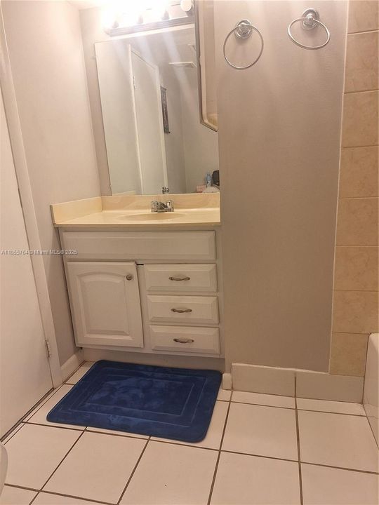 Active With Contract: $149,900 (1 beds, 1 baths, 760 Square Feet)