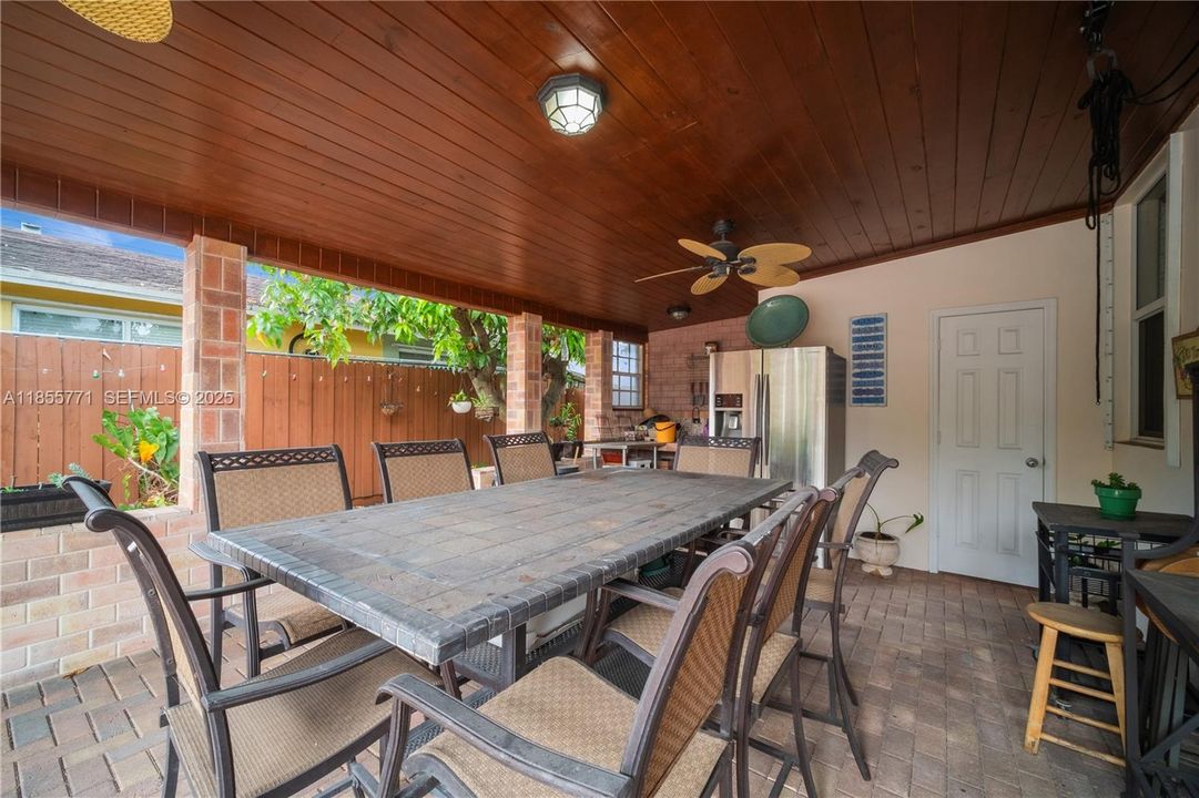 For Sale: $1,140,000 (3 beds, 3 baths, 1595 Square Feet)