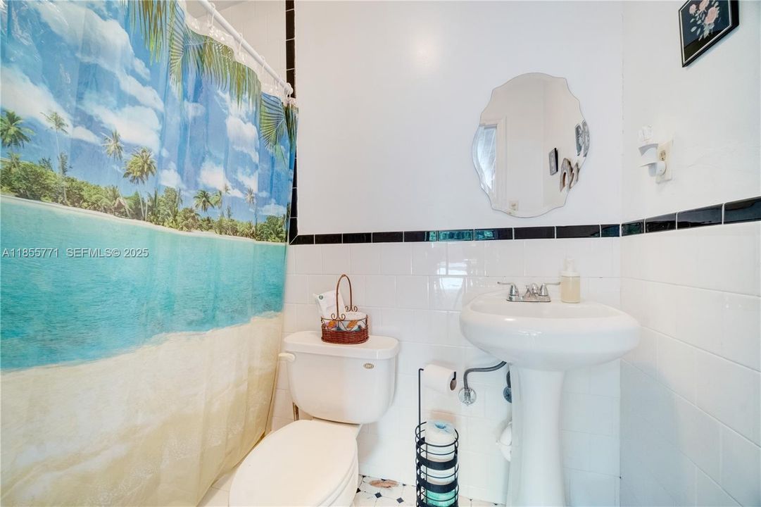 For Sale: $1,140,000 (3 beds, 3 baths, 1595 Square Feet)