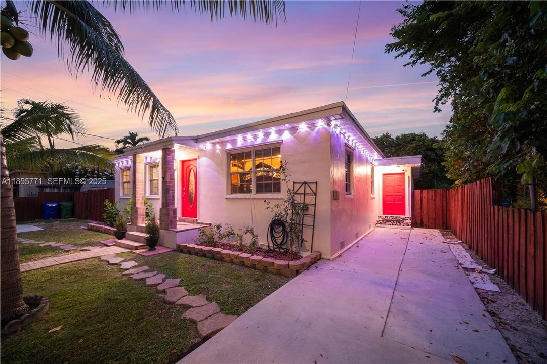 For Sale: $1,140,000 (3 beds, 3 baths, 1595 Square Feet)