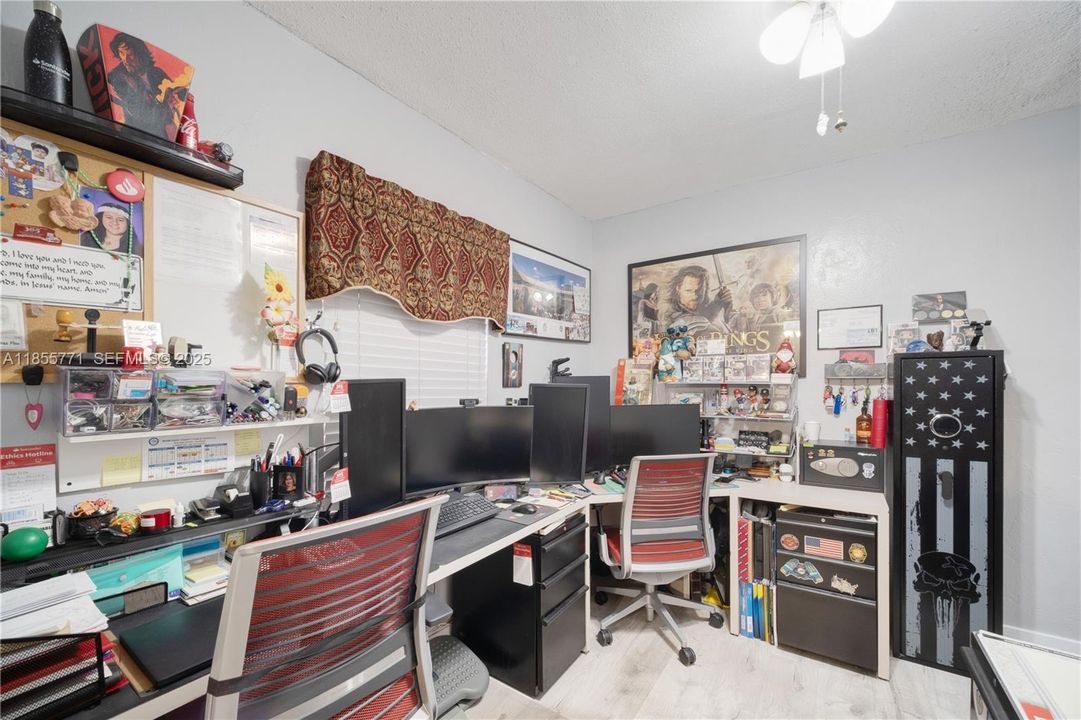 For Sale: $1,140,000 (3 beds, 3 baths, 1595 Square Feet)