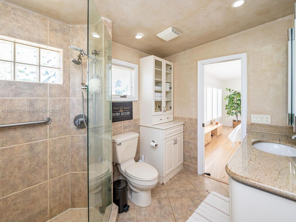 For Rent: $15,000 (3 beds, 2 baths, 1700 Square Feet)