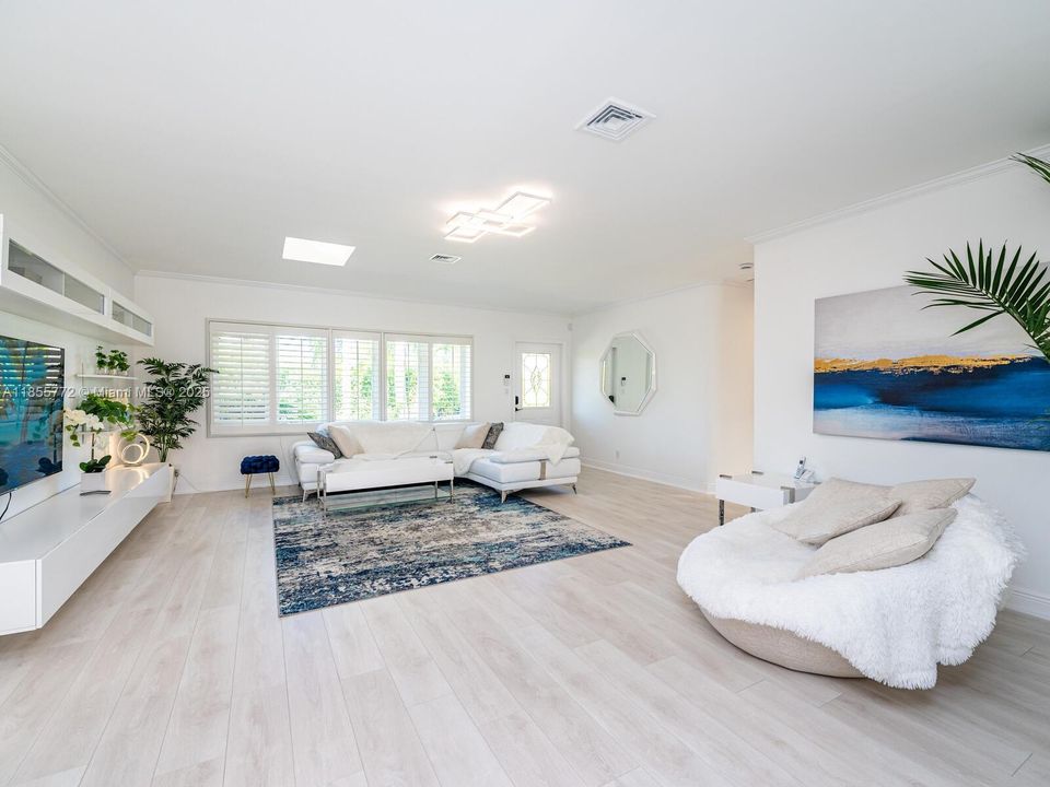 For Rent: $15,000 (3 beds, 2 baths, 1700 Square Feet)