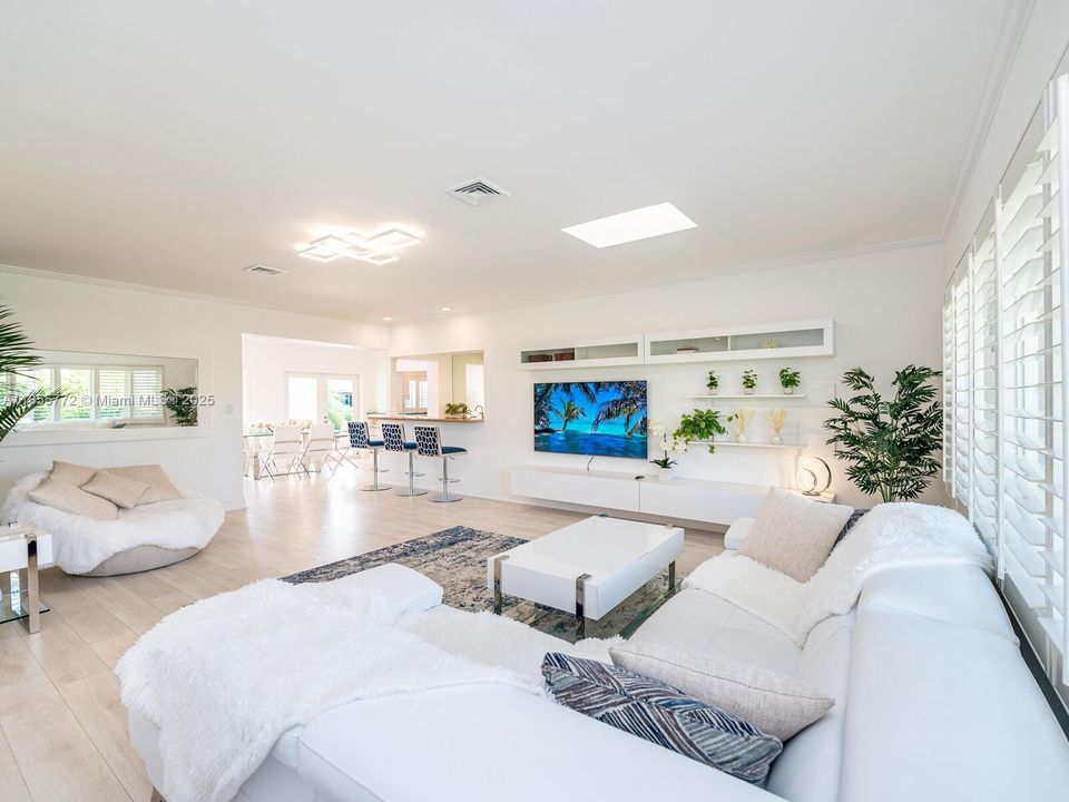 For Rent: $15,000 (3 beds, 2 baths, 1700 Square Feet)