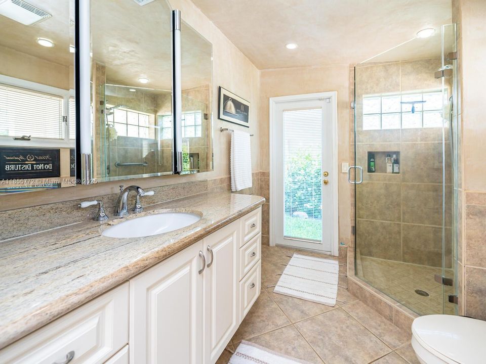 For Rent: $15,000 (3 beds, 2 baths, 1700 Square Feet)