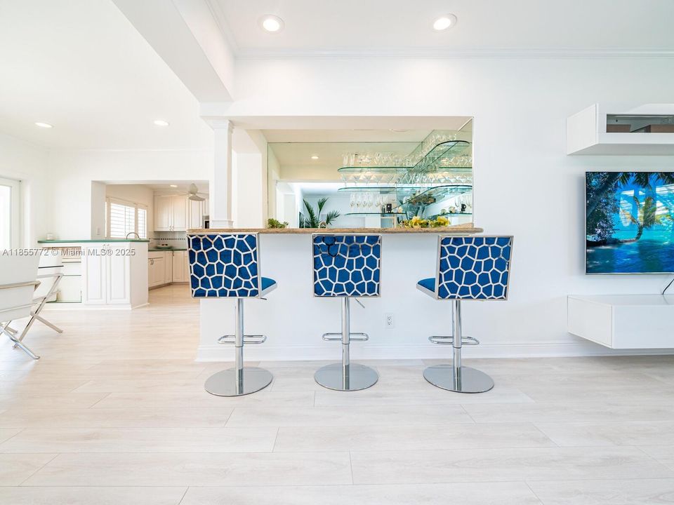 For Rent: $15,000 (3 beds, 2 baths, 1700 Square Feet)