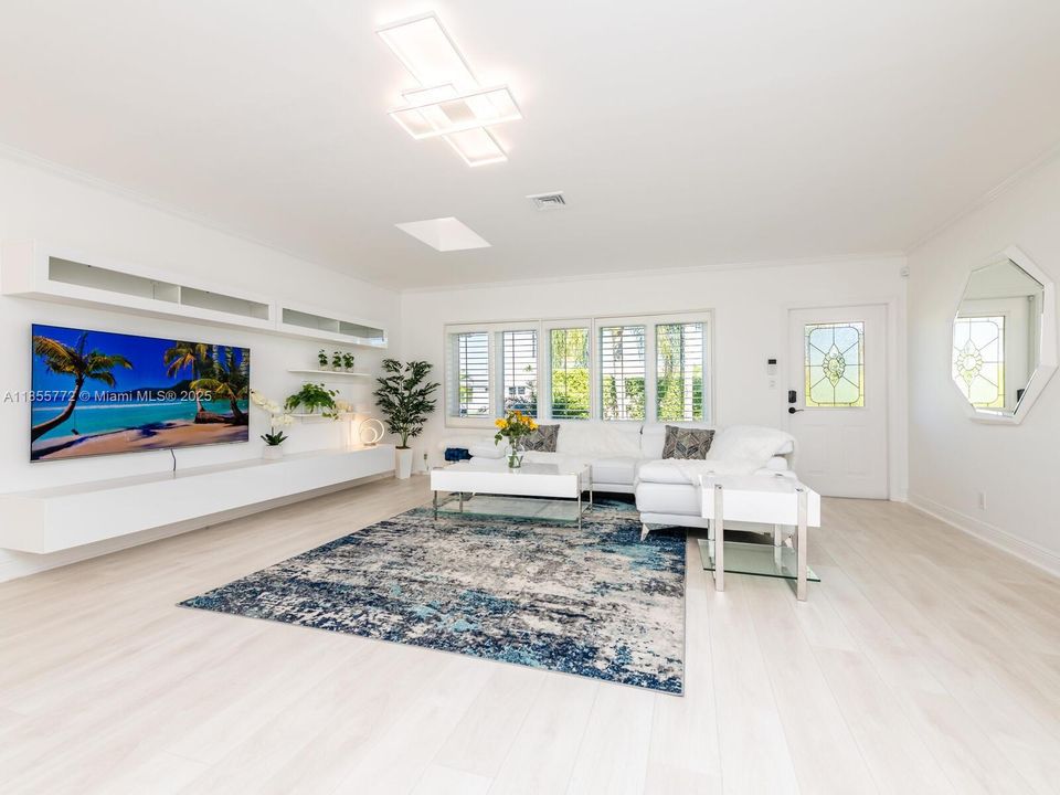 For Rent: $15,000 (3 beds, 2 baths, 1700 Square Feet)