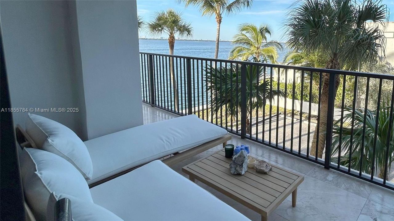 For Sale: $895,000 (2 beds, 2 baths, 1440 Square Feet)