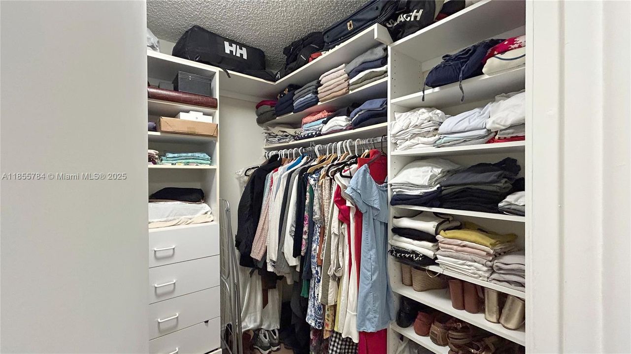 For Sale: $895,000 (2 beds, 2 baths, 1440 Square Feet)