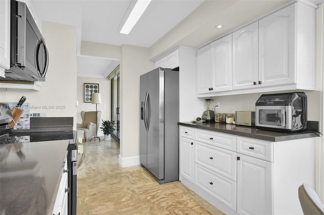 For Sale: $895,000 (2 beds, 2 baths, 1440 Square Feet)