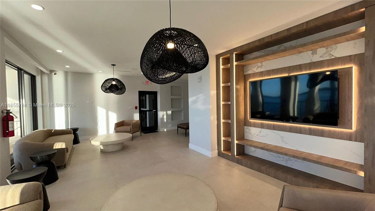 For Sale: $895,000 (2 beds, 2 baths, 1440 Square Feet)