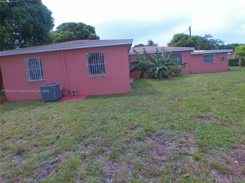 合同活跃: $440,000 (4 贝兹, 2 浴室, 1912 平方英尺)