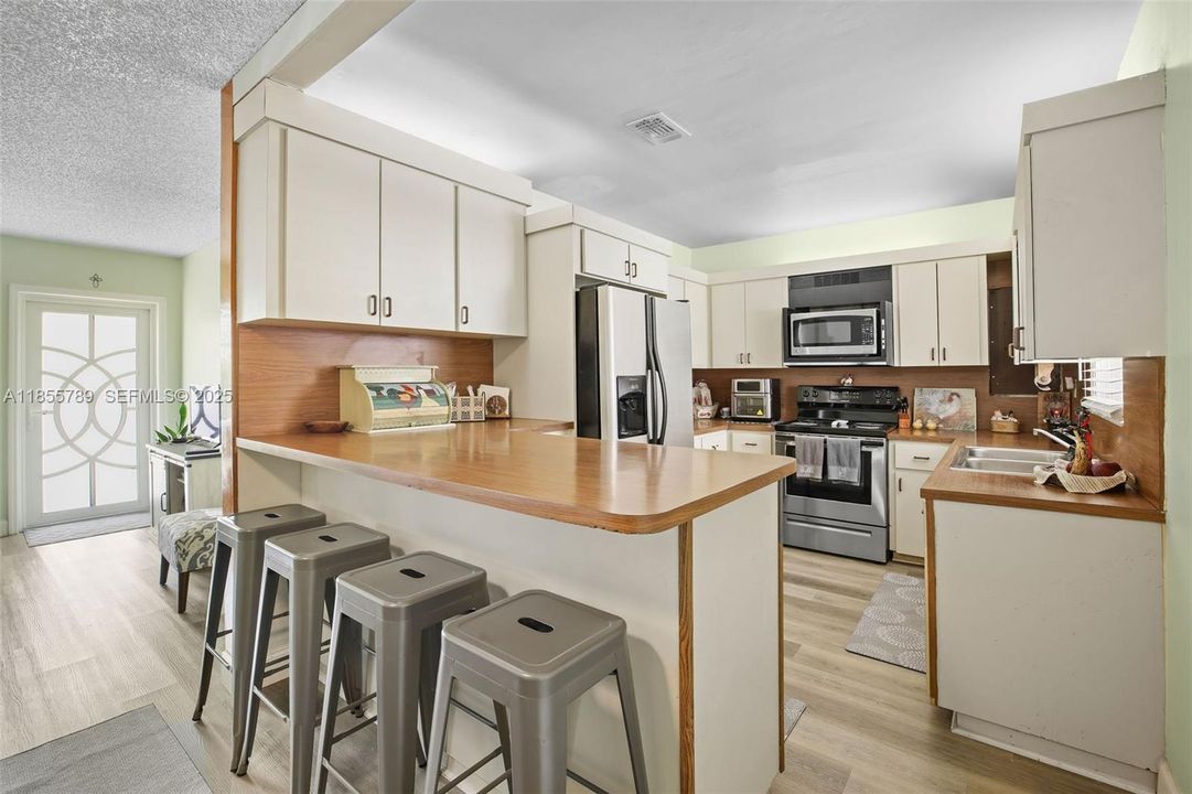 En Venta: $684,994 (4 camas, 2 baños, 1655 Pies cuadrados)