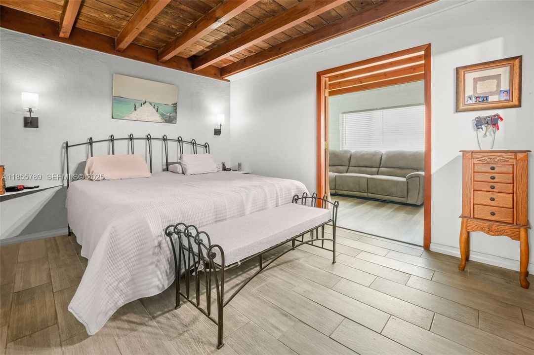 En Venta: $684,994 (4 camas, 2 baños, 1655 Pies cuadrados)