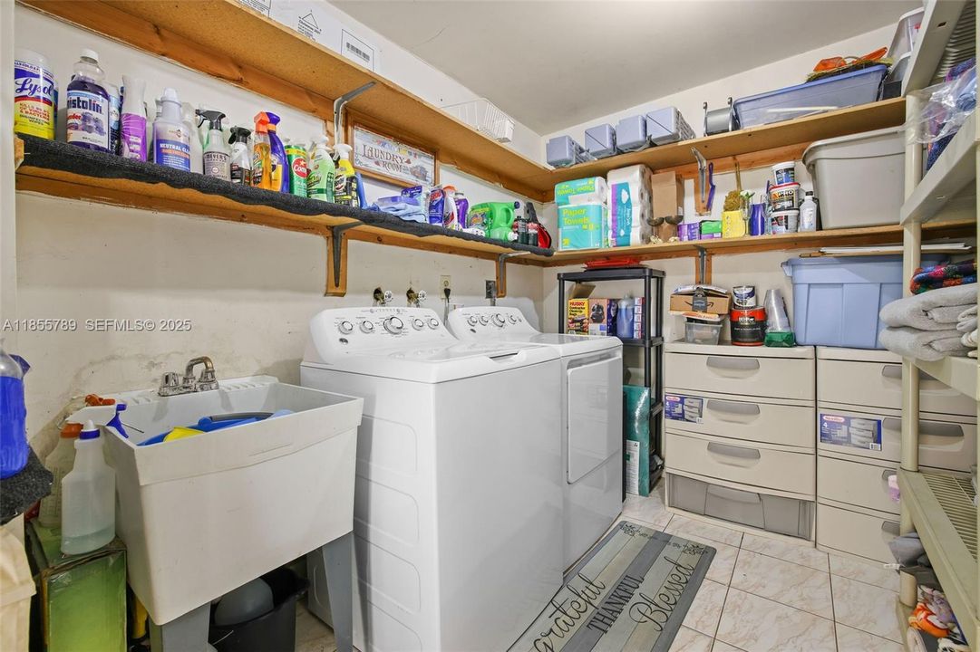 En Venta: $684,994 (4 camas, 2 baños, 1655 Pies cuadrados)