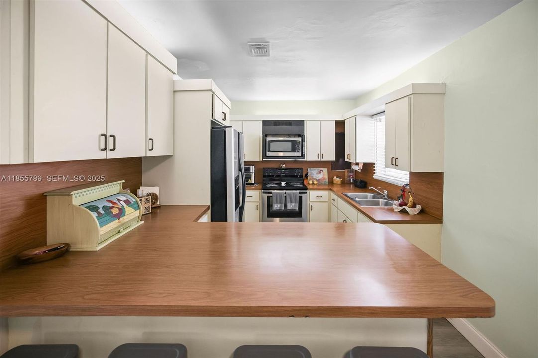 En Venta: $684,994 (4 camas, 2 baños, 1655 Pies cuadrados)