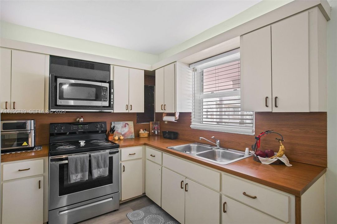 En Venta: $684,994 (4 camas, 2 baños, 1655 Pies cuadrados)