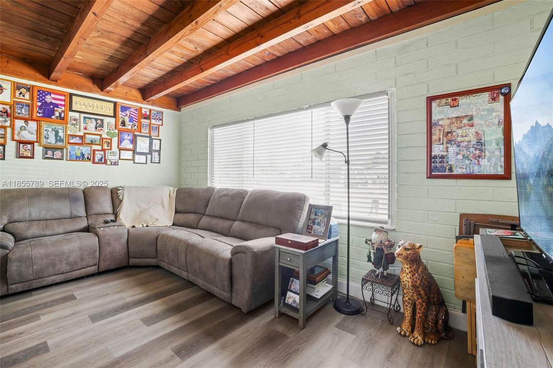 En Venta: $684,994 (4 camas, 2 baños, 1655 Pies cuadrados)