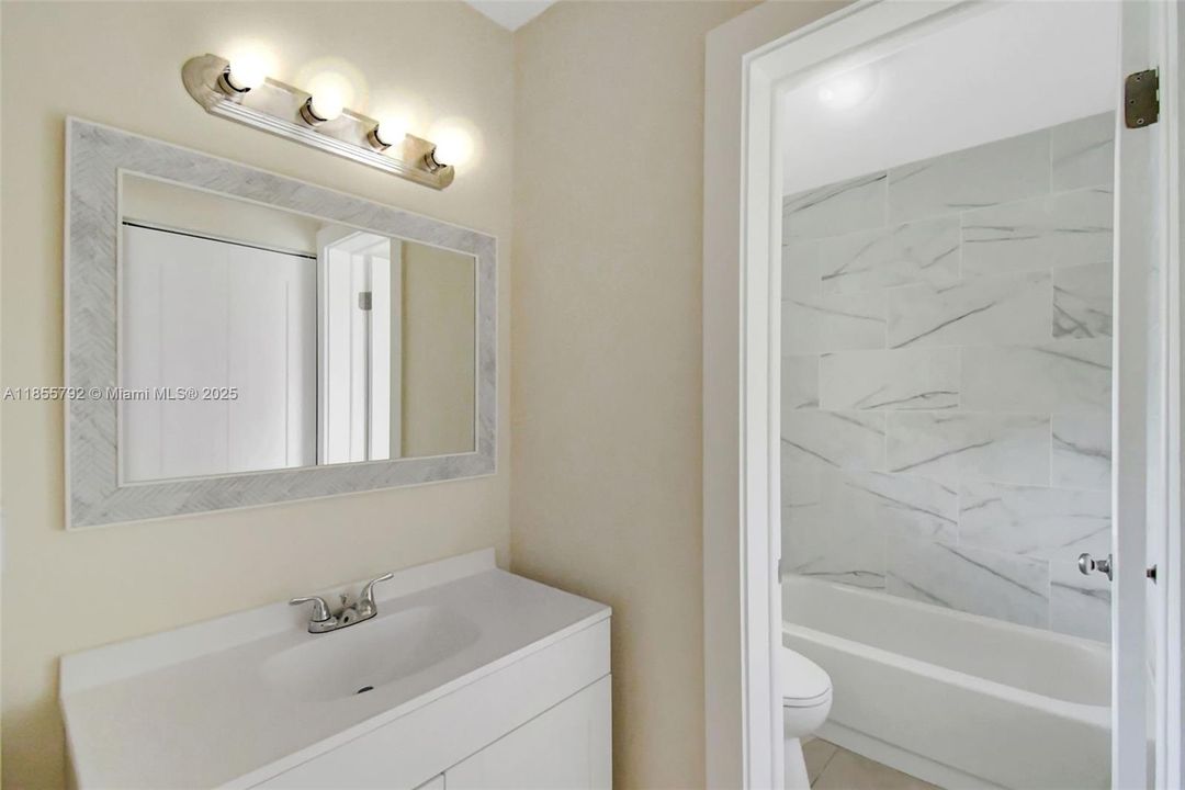 En Venta: $389,900 (2 camas, 2 baños, 1223 Pies cuadrados)