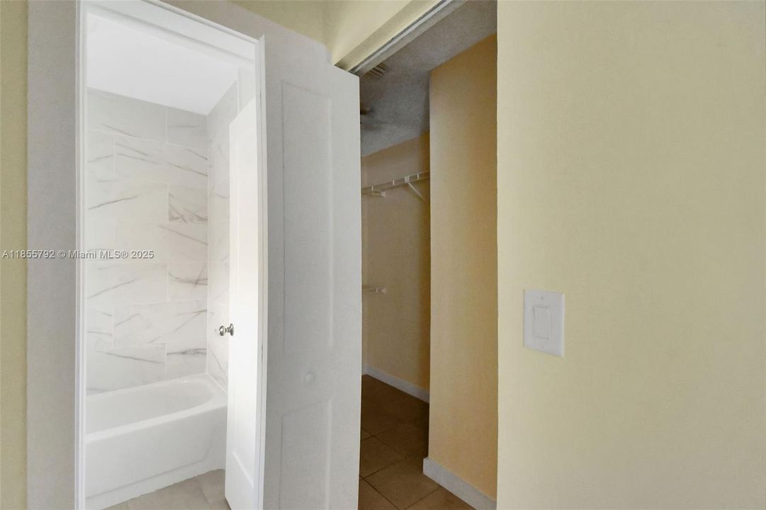 En Venta: $389,900 (2 camas, 2 baños, 1223 Pies cuadrados)