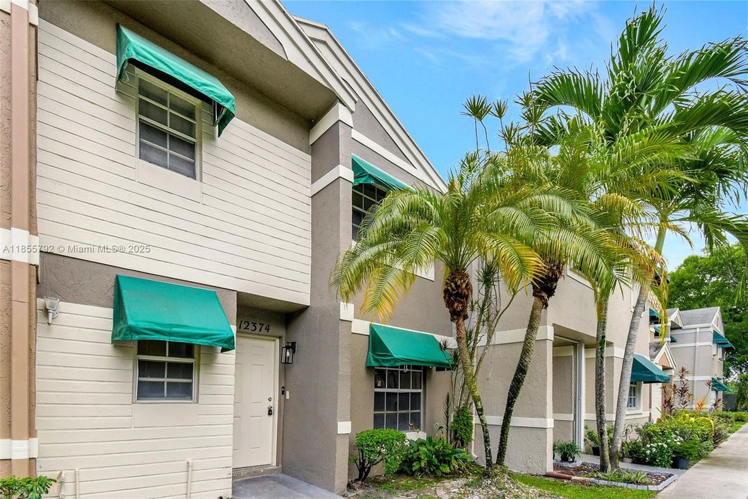 En Venta: $389,900 (2 camas, 2 baños, 1223 Pies cuadrados)