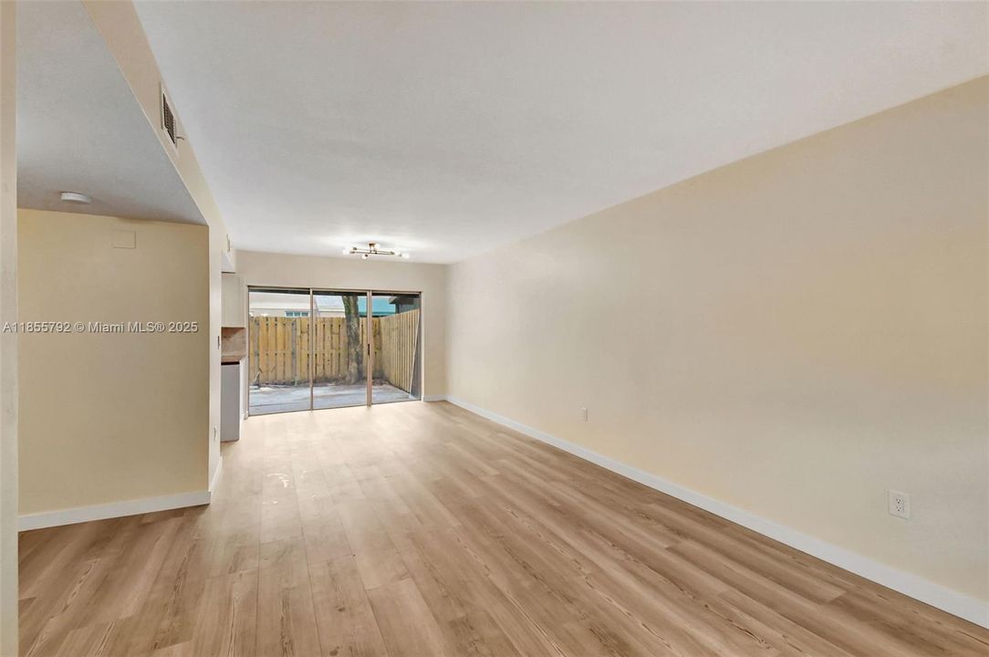 En Venta: $389,900 (2 camas, 2 baños, 1223 Pies cuadrados)