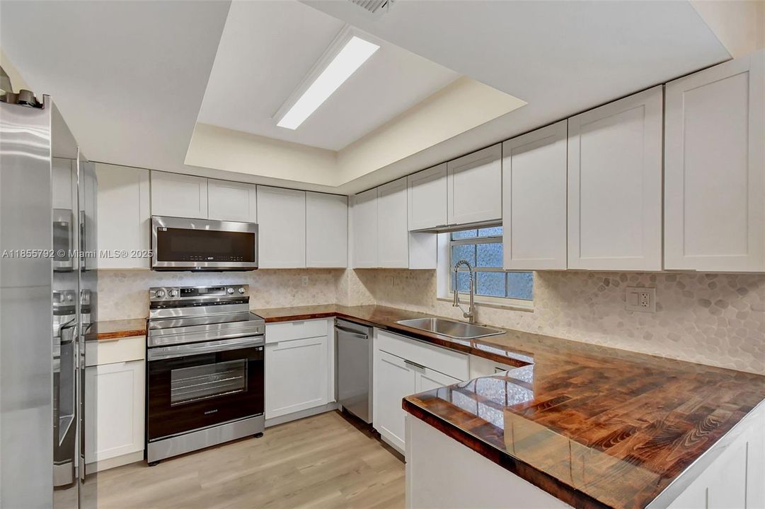 En Venta: $389,900 (2 camas, 2 baños, 1223 Pies cuadrados)