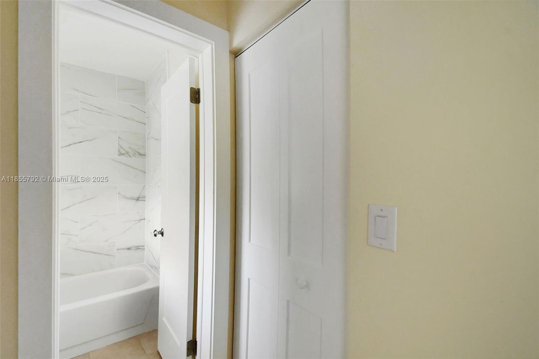 En Venta: $389,900 (2 camas, 2 baños, 1223 Pies cuadrados)