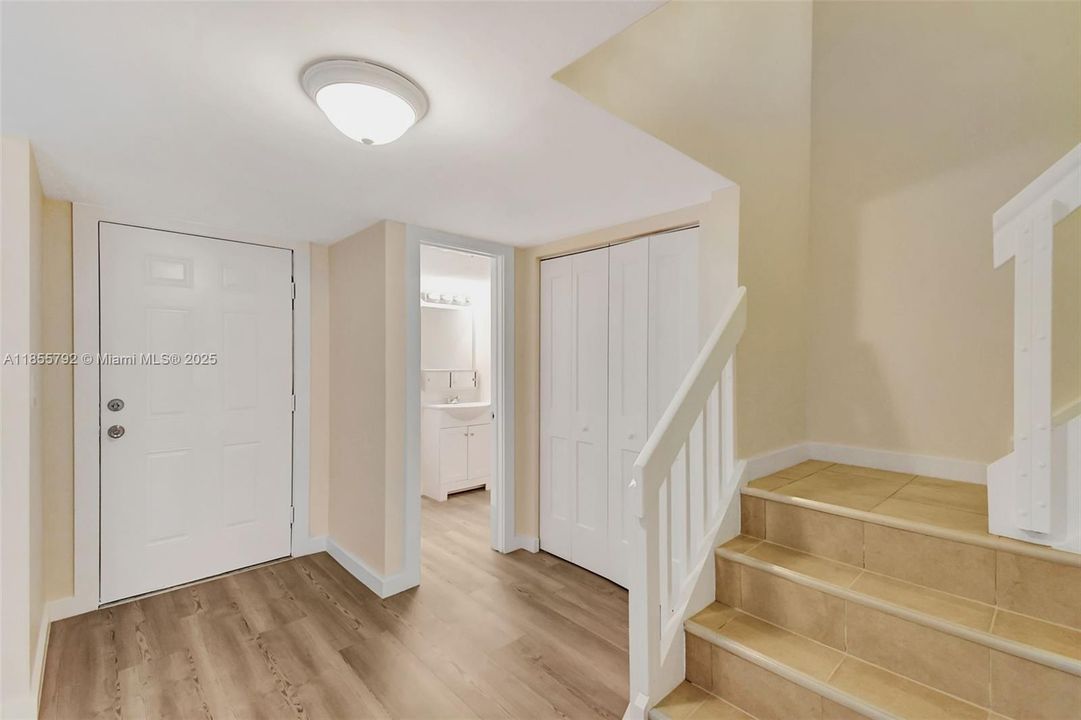 En Venta: $389,900 (2 camas, 2 baños, 1223 Pies cuadrados)