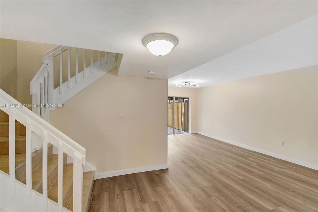 En Venta: $389,900 (2 camas, 2 baños, 1223 Pies cuadrados)