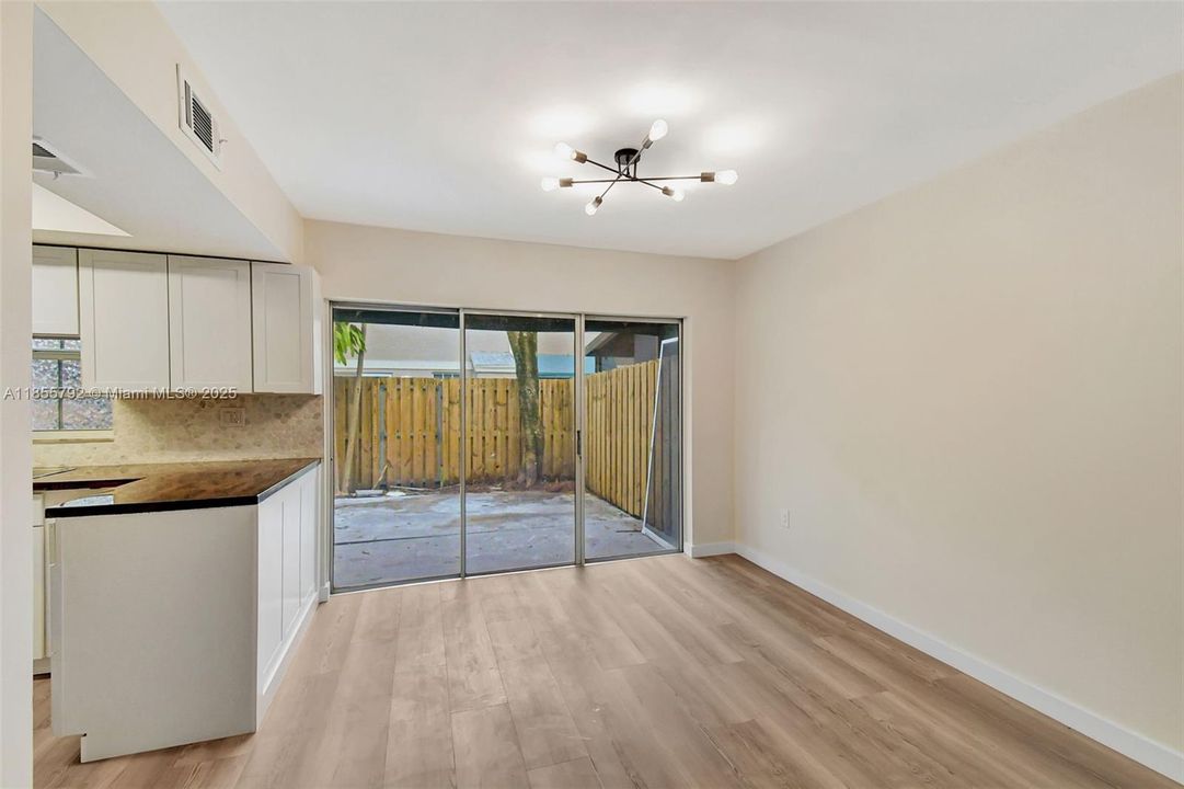 En Venta: $389,900 (2 camas, 2 baños, 1223 Pies cuadrados)