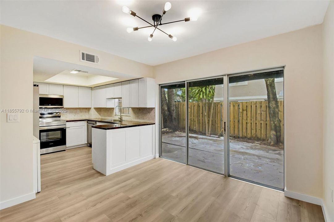 En Venta: $389,900 (2 camas, 2 baños, 1223 Pies cuadrados)