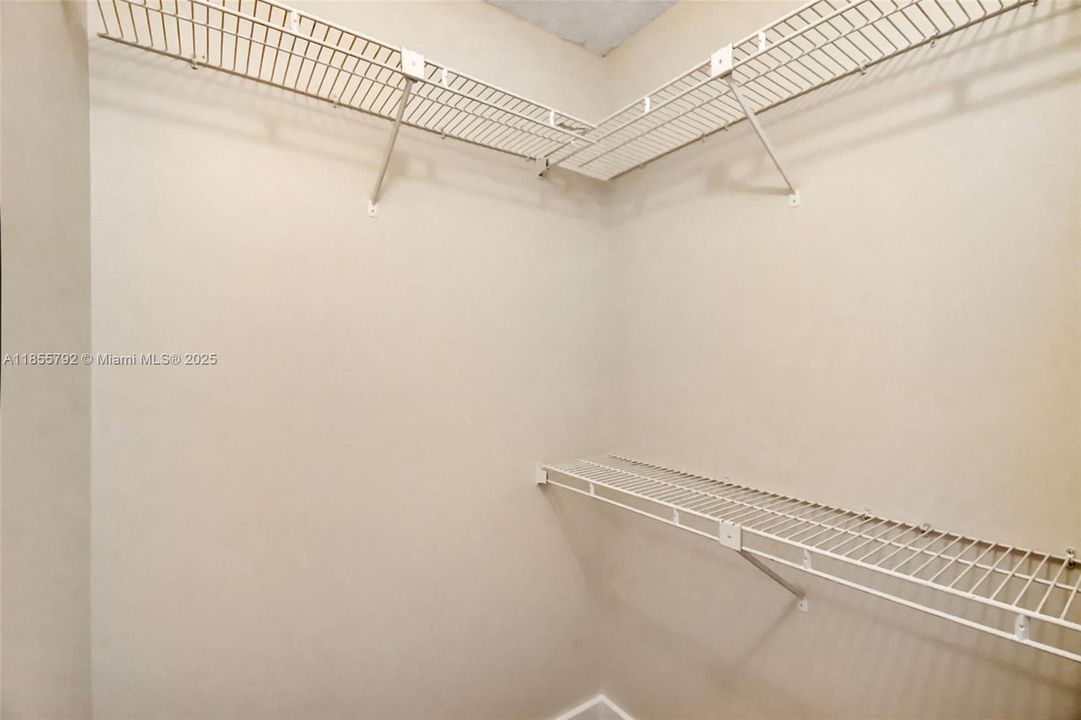 En Venta: $389,900 (2 camas, 2 baños, 1223 Pies cuadrados)