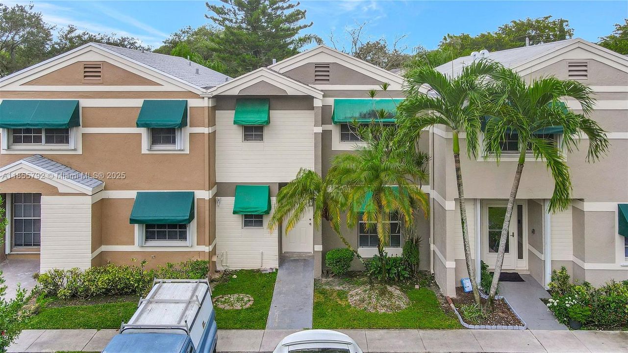 En Venta: $389,900 (2 camas, 2 baños, 1223 Pies cuadrados)