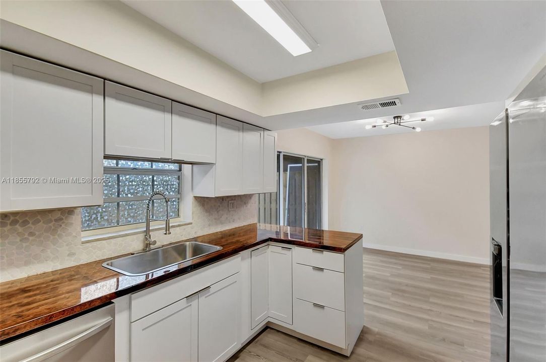 En Venta: $389,900 (2 camas, 2 baños, 1223 Pies cuadrados)