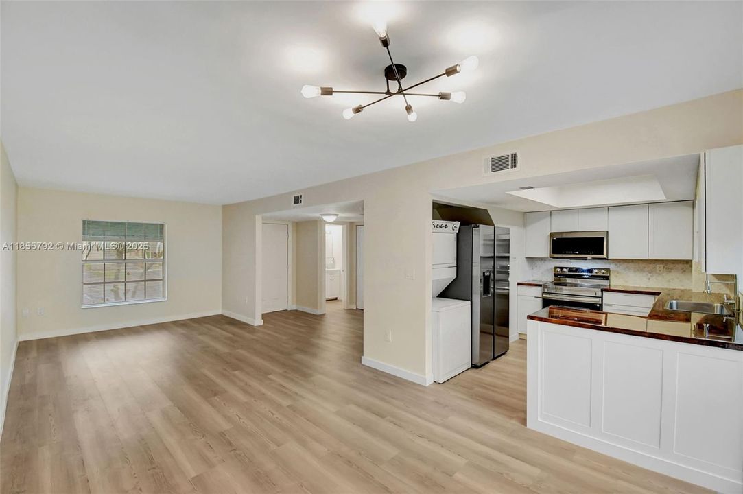 En Venta: $389,900 (2 camas, 2 baños, 1223 Pies cuadrados)