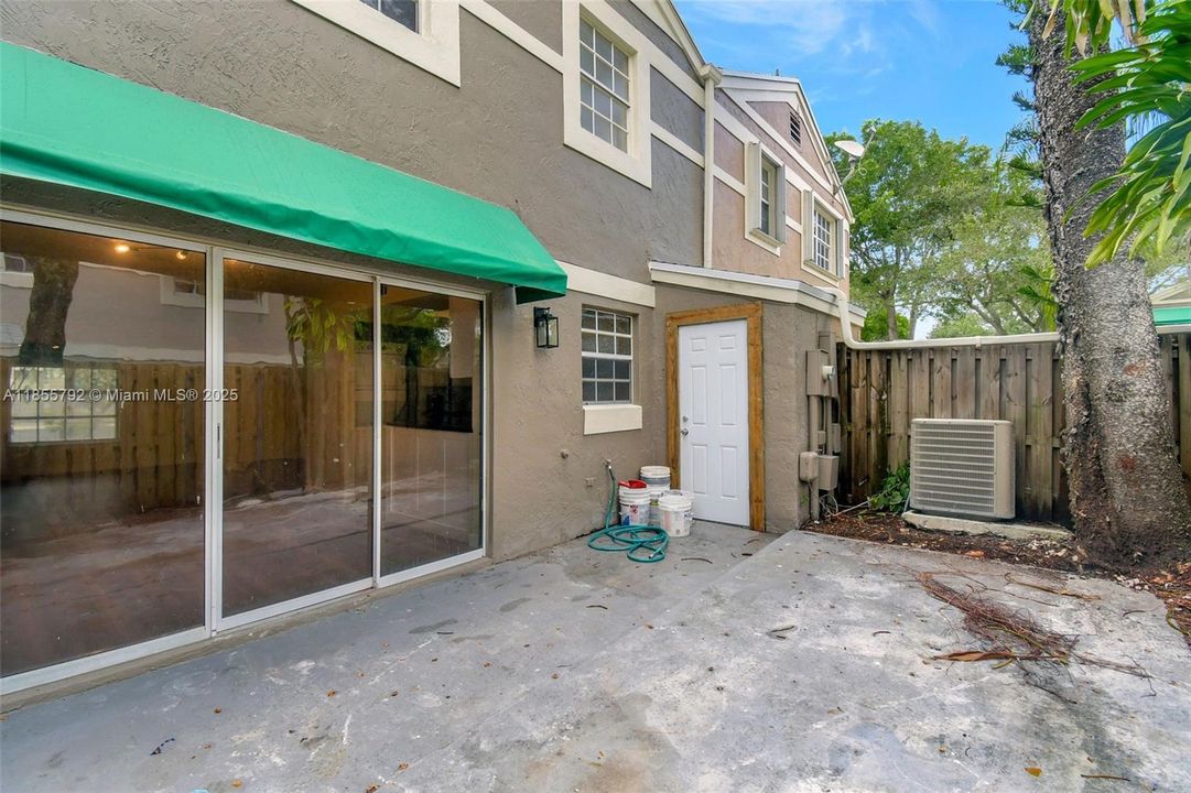 En Venta: $389,900 (2 camas, 2 baños, 1223 Pies cuadrados)